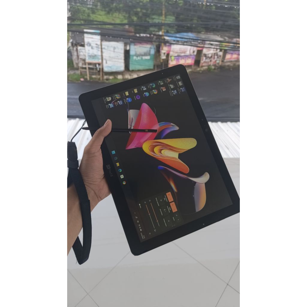 laptop Fujitsu layar sentuh
