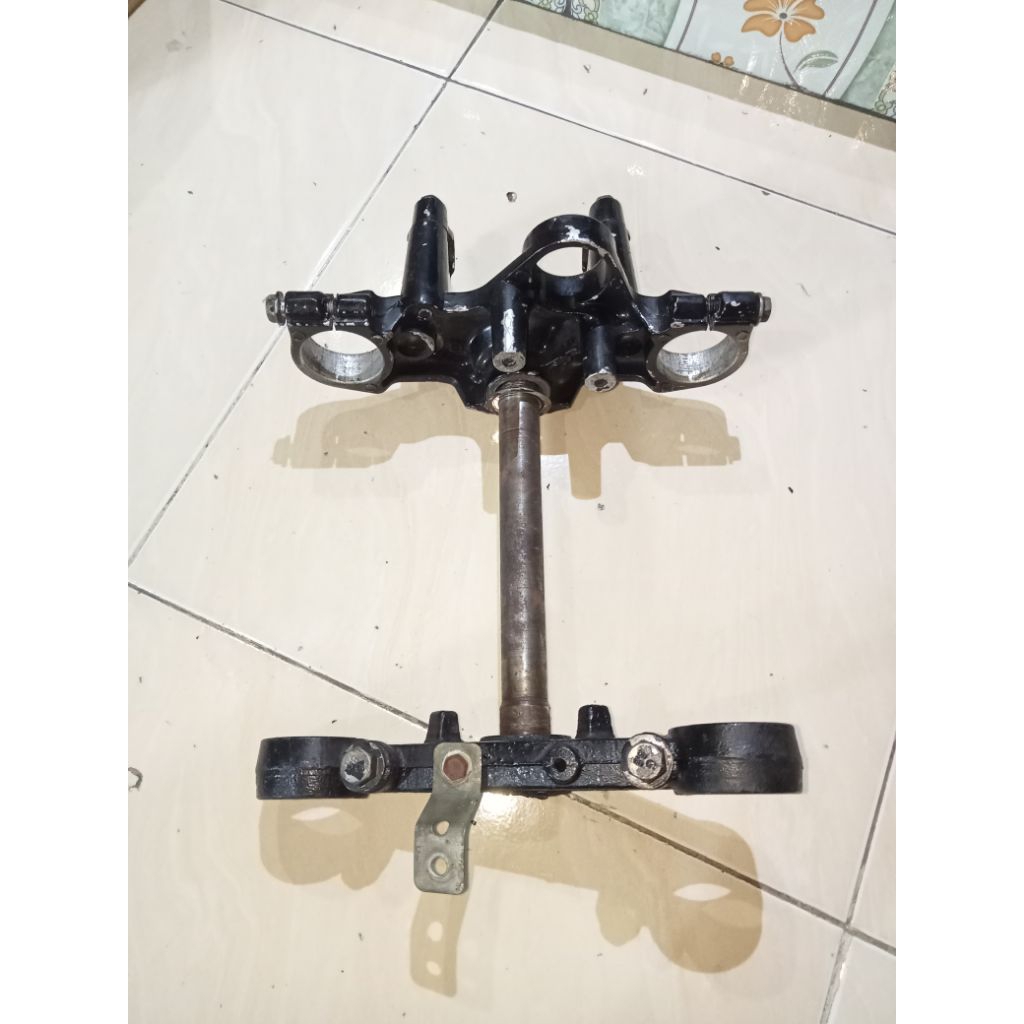 Segitiga T Atas Bawah Yamaha Byson..