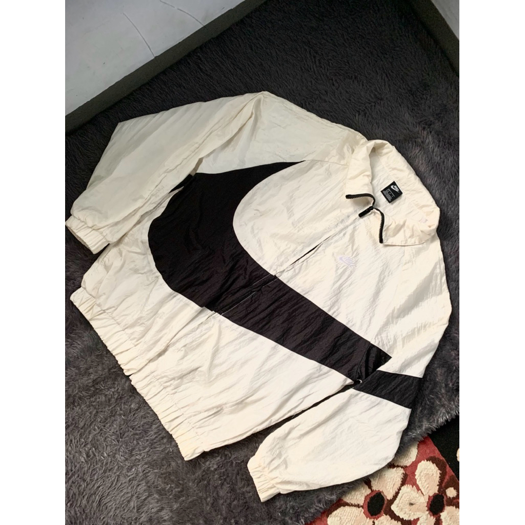 Nike Big Swoosh Windbreaker Jacket