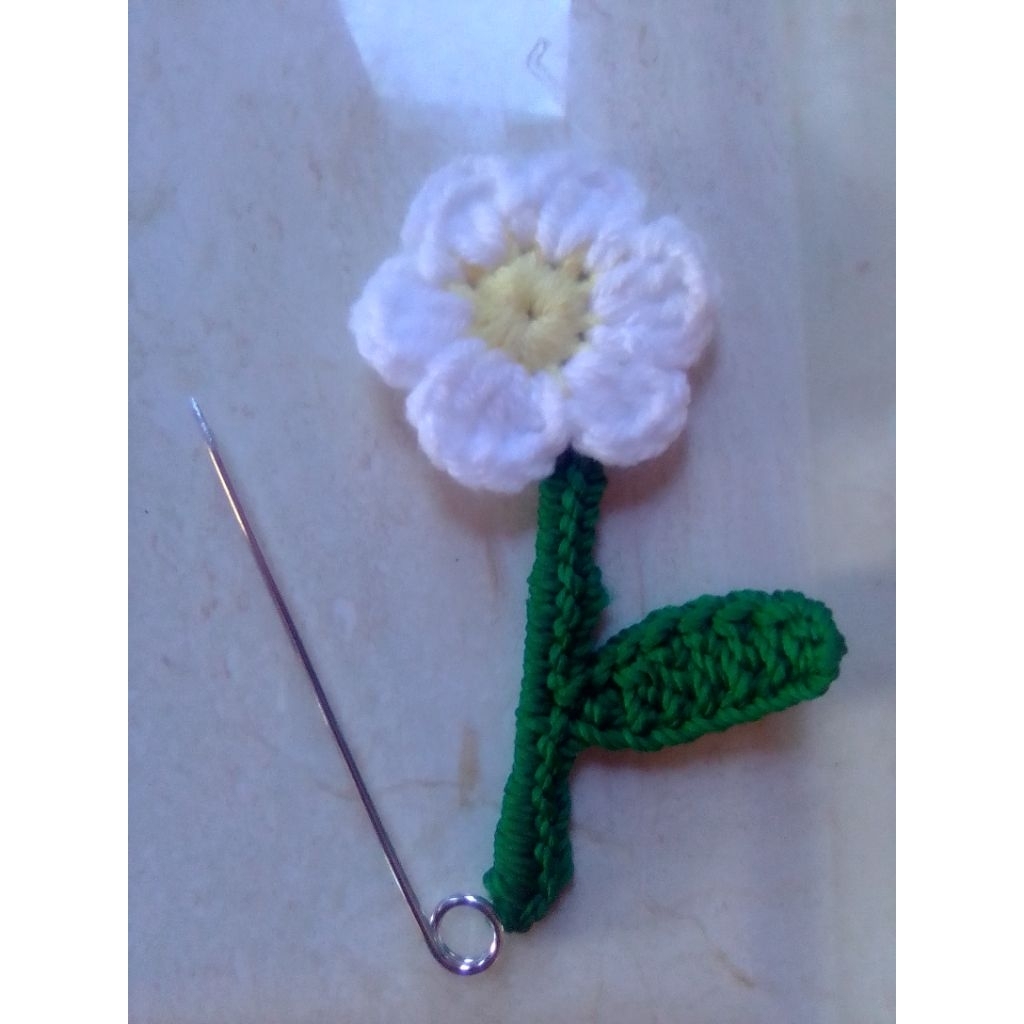 peniti bunga rajut hiasan tas