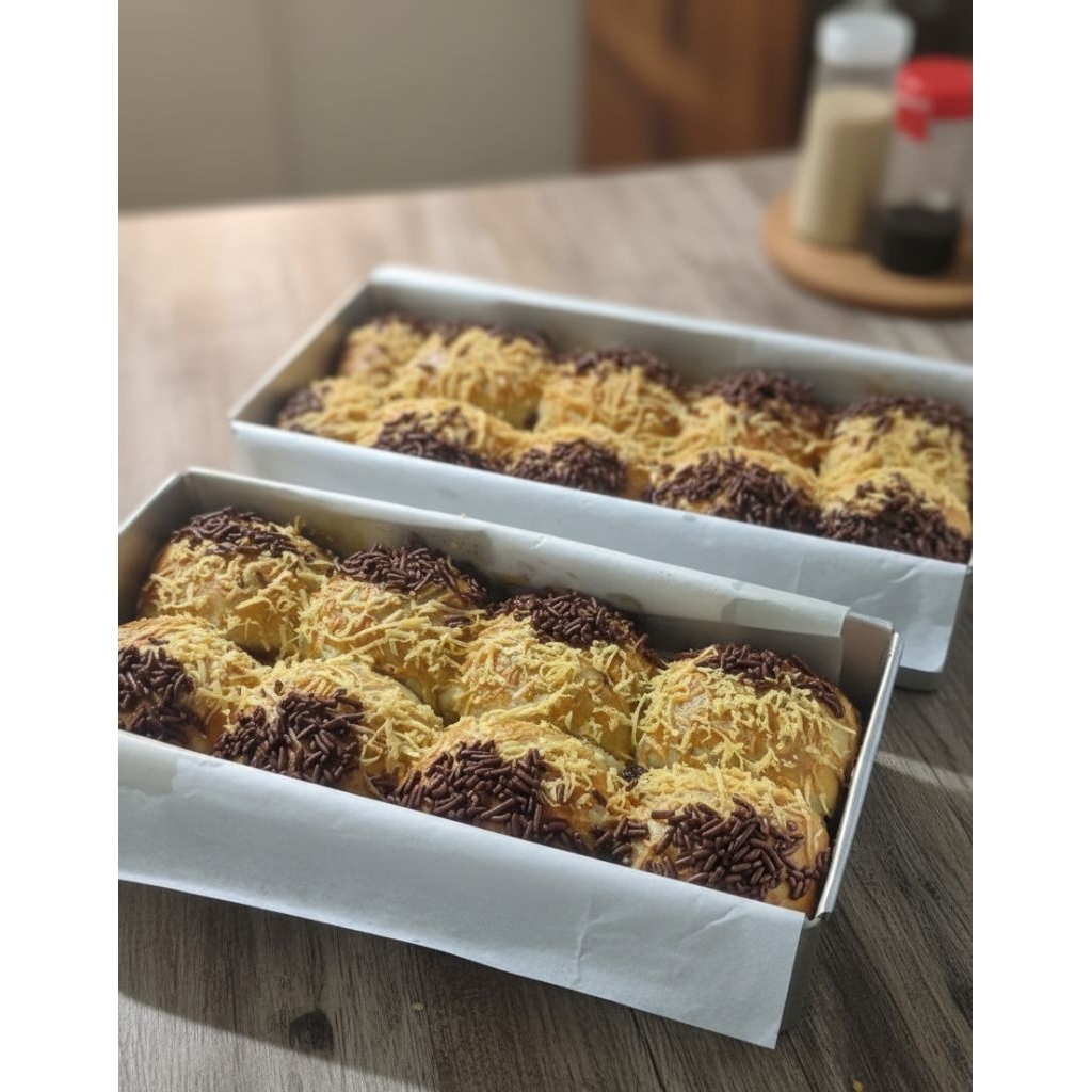 BOLEN PISANG COKLAT KEJU/BOLEN TAPE COKLAT KEJU 1BOX ISI 8PCS