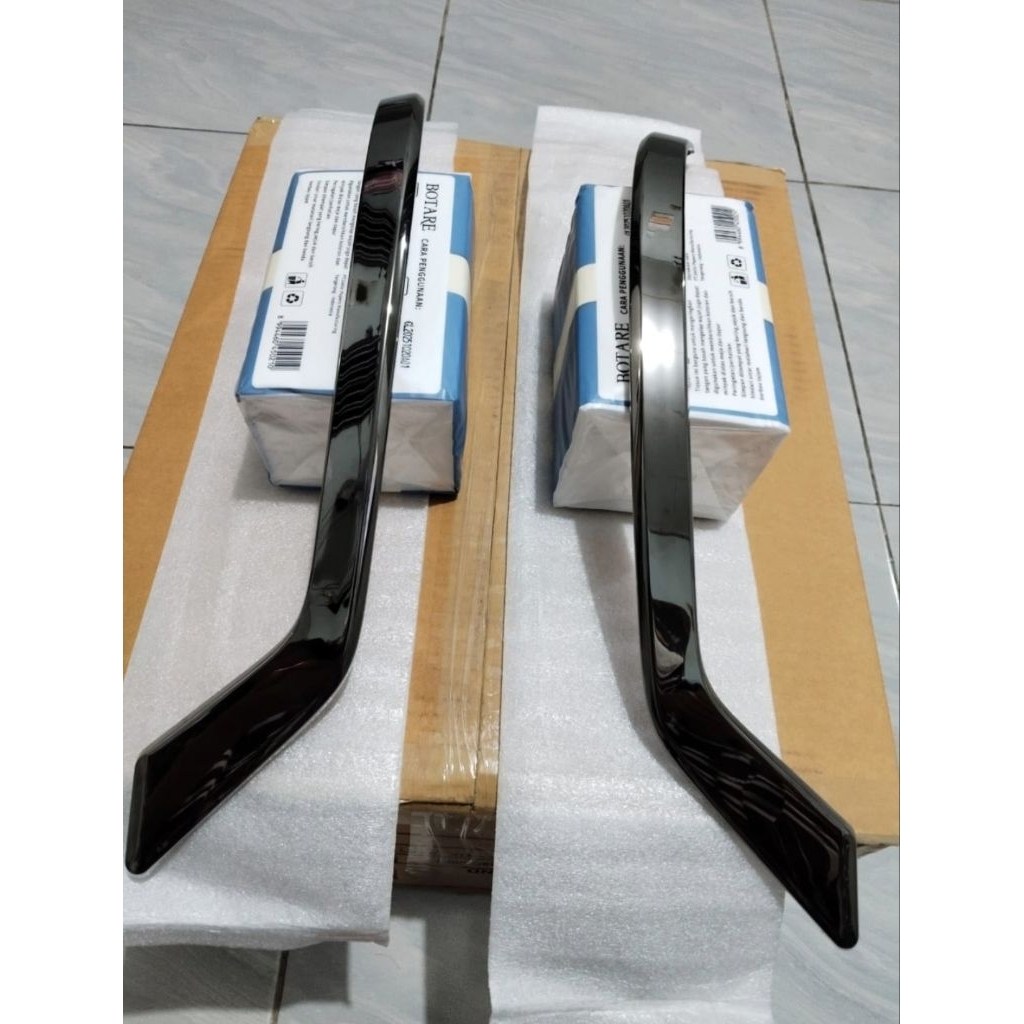 List Bodykit Innova Reborn Venturer Facelift Black Crhome Original Kanan Belakang- Bagian Belakang K