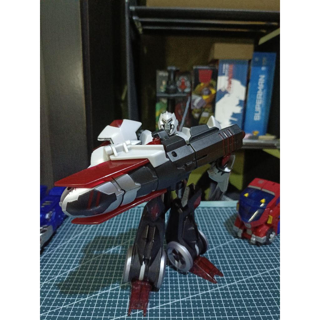 Hasbro Voyager Class Megatron TFA Cybertron Mode