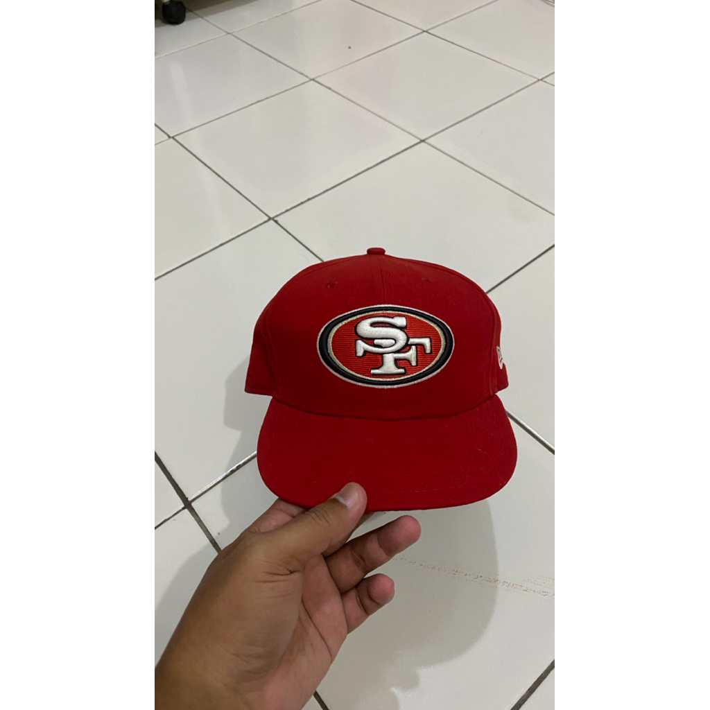 Topi New Era SF merah