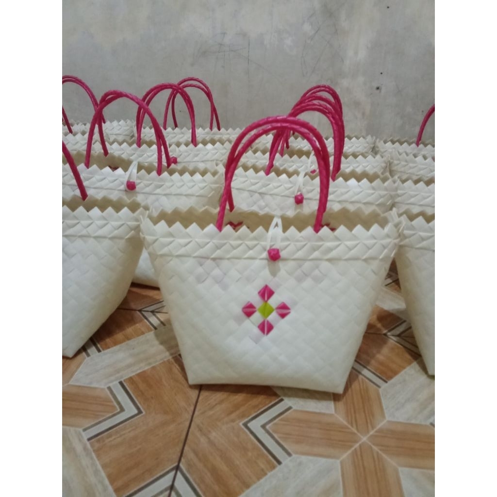 Tas anyaman souvenir