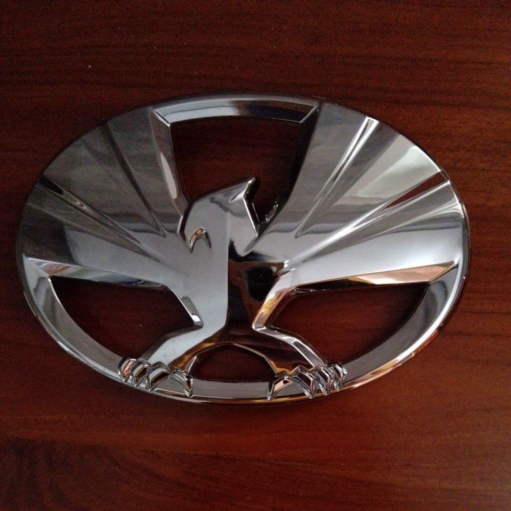 Emblem Grill Depan Burung Garuda Toyota Calya Original