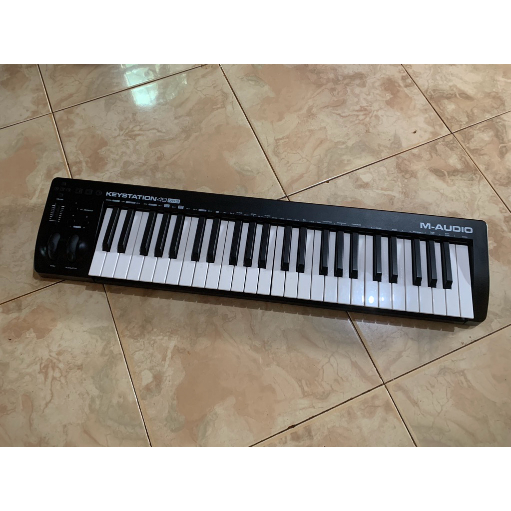 MIDI CONTROLLER M AUDIO KEYSTATION 49MK3