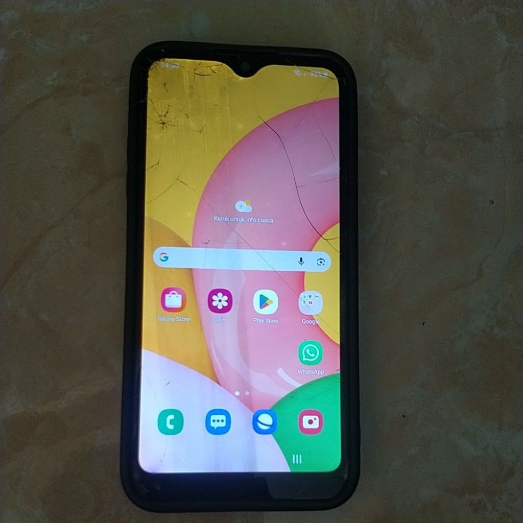 Handphone Samsung A01 (Bekas Normal Minus Layar Retak)