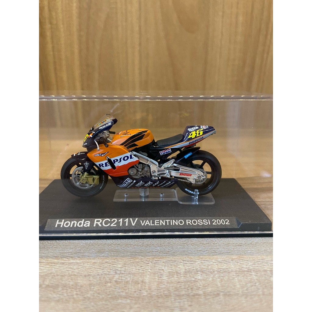 degostini miniatur motor motogp valentino rossi vr46 honda RC211V tahun 2002 skala 1/24