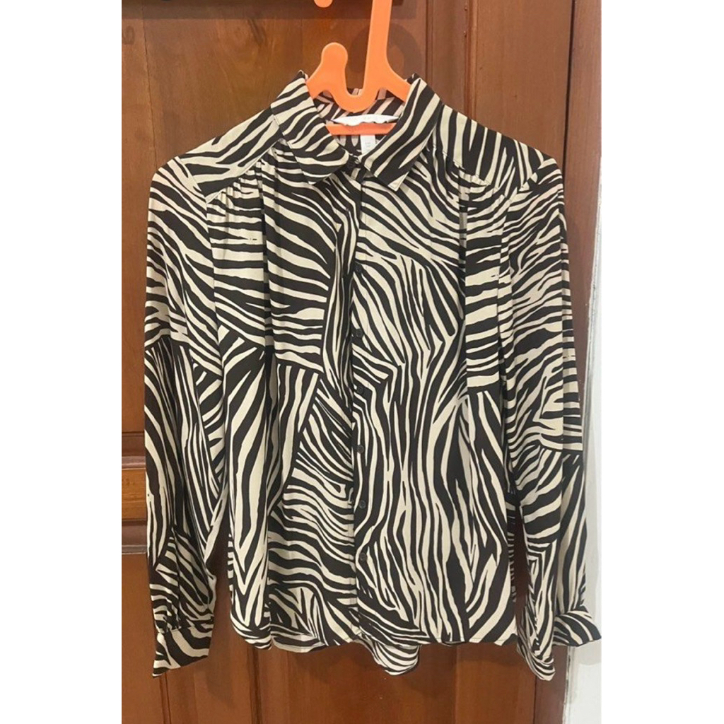 Kemeja H&M Motif Leopard