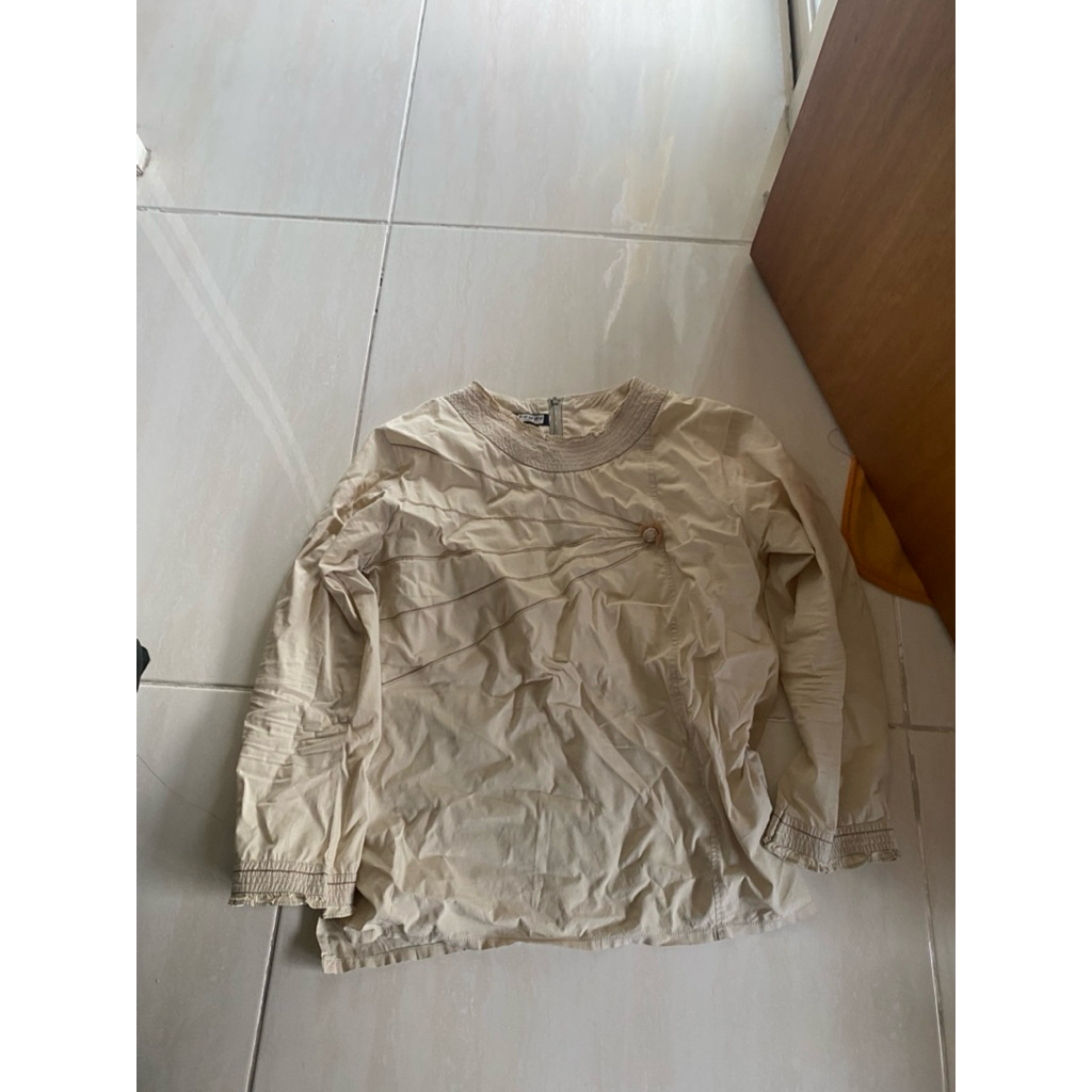 Preloved Atasan Wanita Cream Blouse Wanita krem