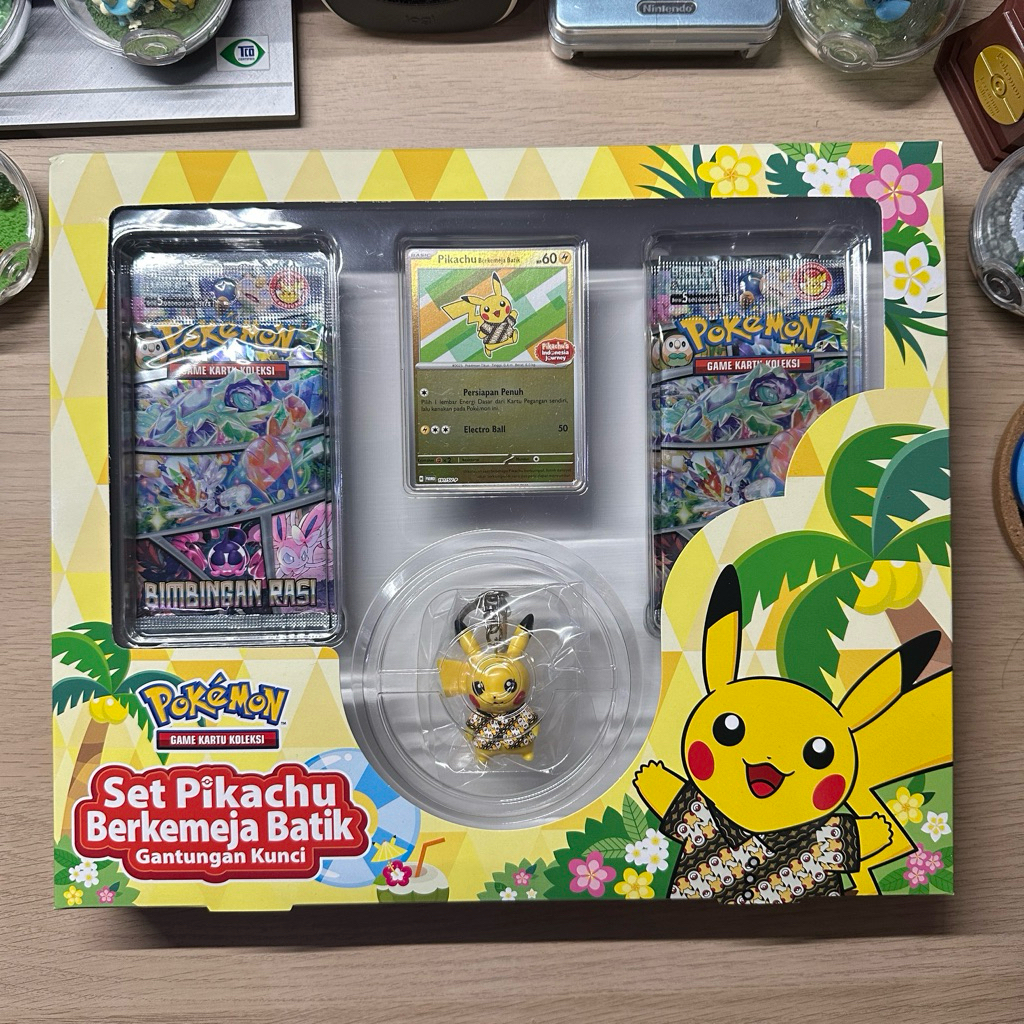 Set Pikachu Berkemeja Batik Gantungan Kunci Pesanan