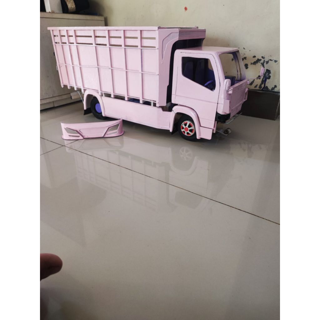 Miniatur truk canter skala 12 full hidrolik