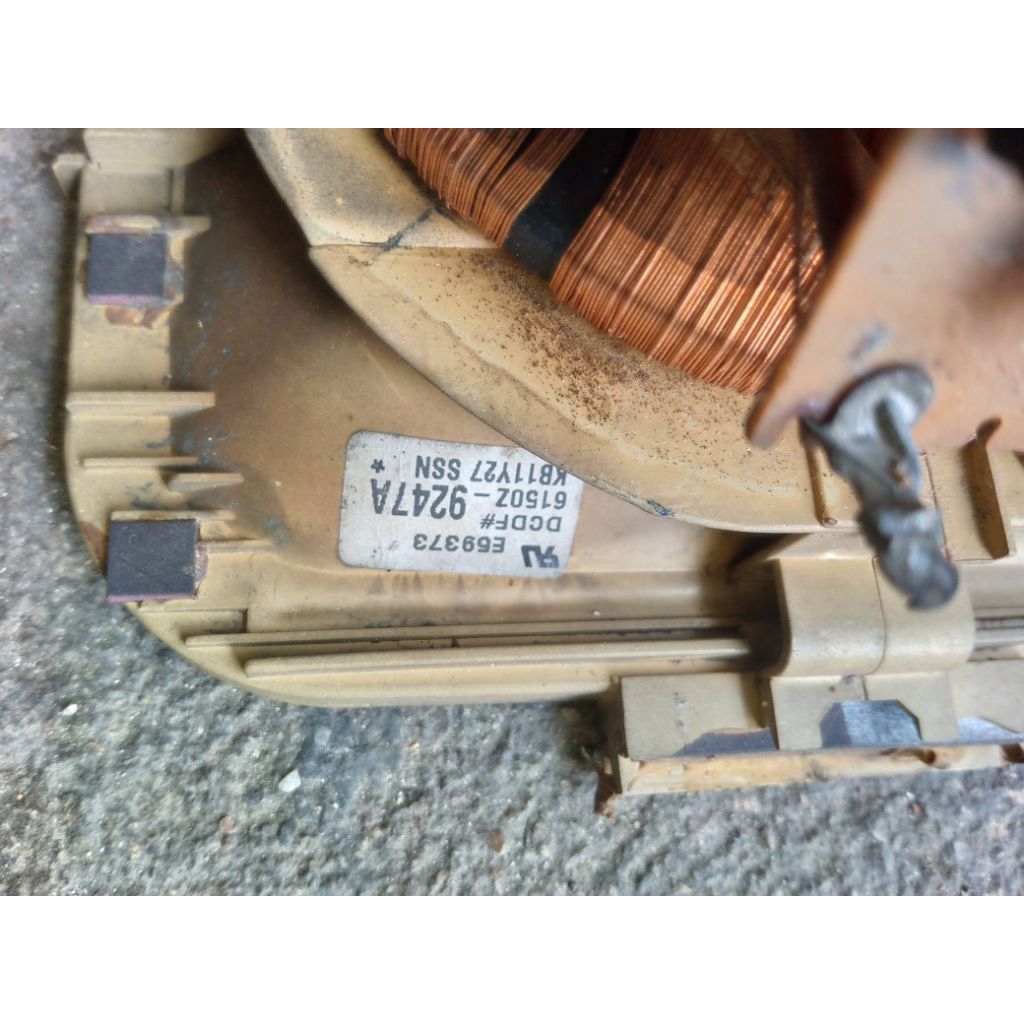 Yoke, konde TV tabung slim 29inc merk LG, normal.