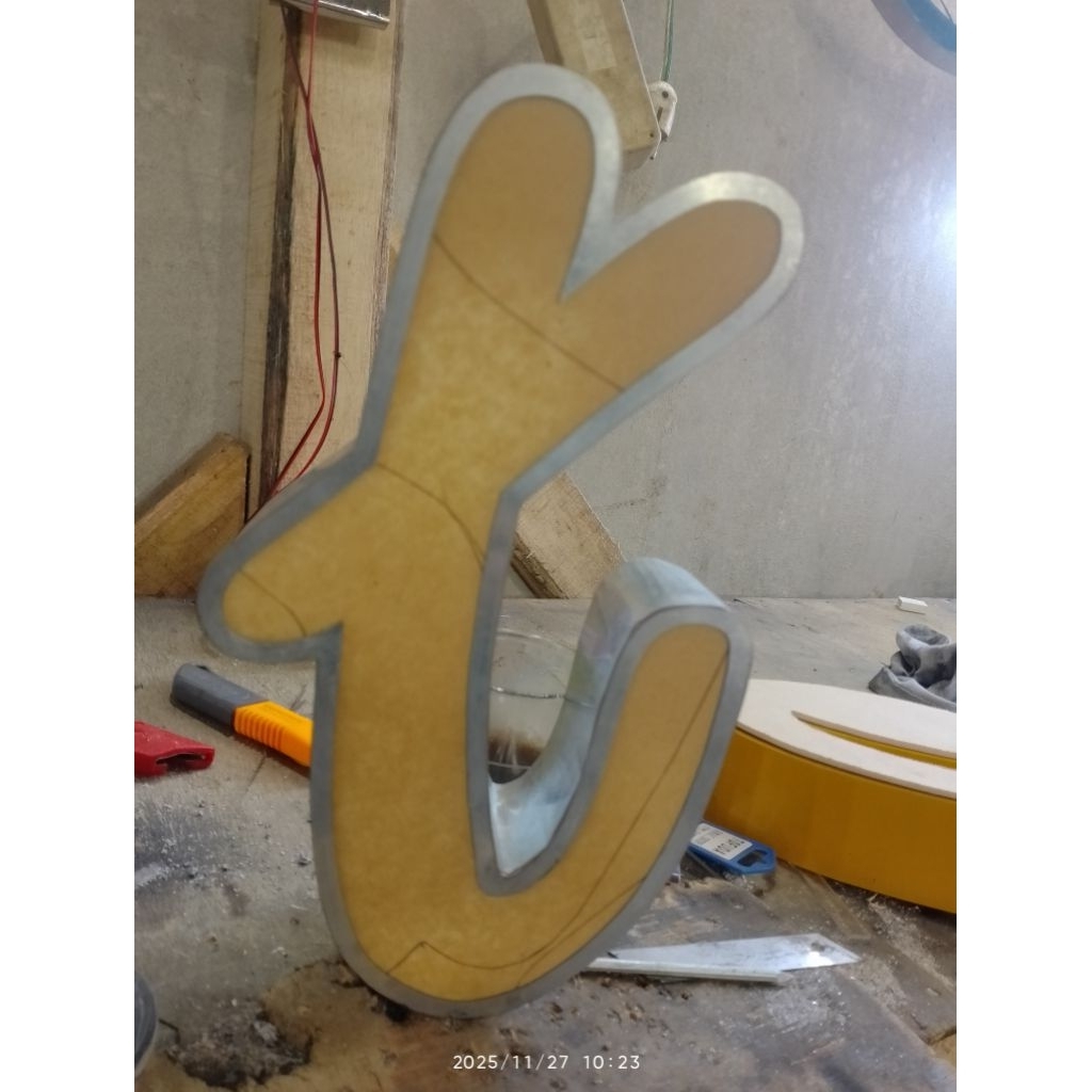 HURUF TIMBUL DEPAN AKRILIK SAMPING BELAKANG GALVANIS 3D TAMPA LAMPU