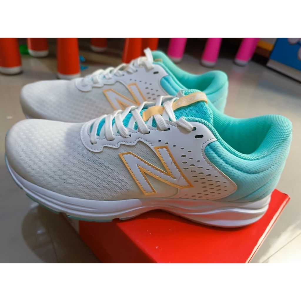 New Balance 420 v2 Women's Running Shoes - White uk. 39