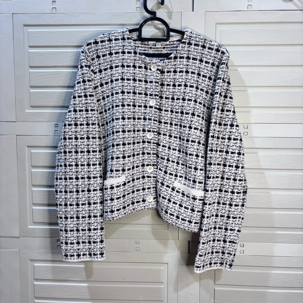 [ Preloved ] UNIQLO - Short Knitted Tweed / Cardigan / Jacket in Off White Size XL