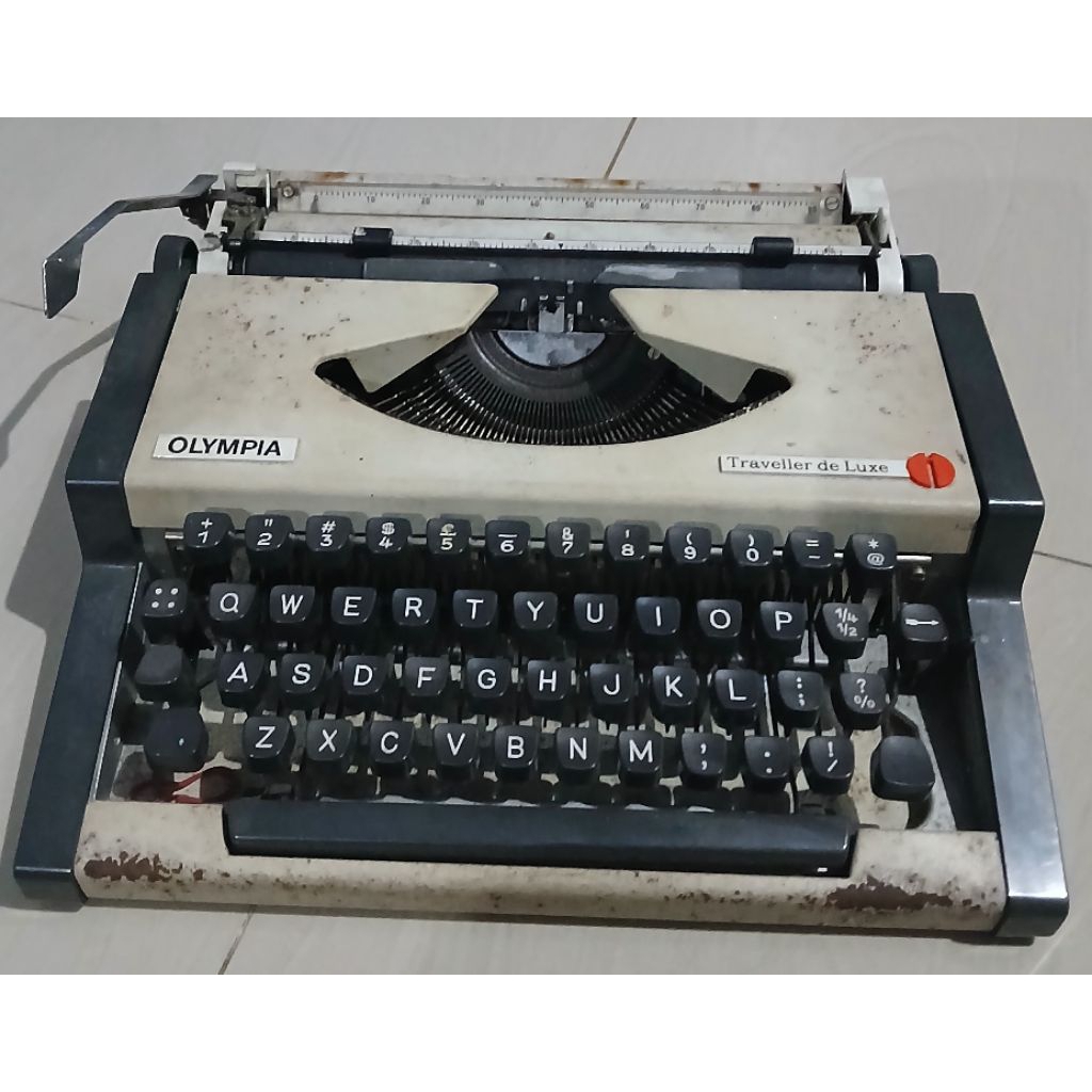 MESIN KETIK JADUL MERK OLYMPIA
