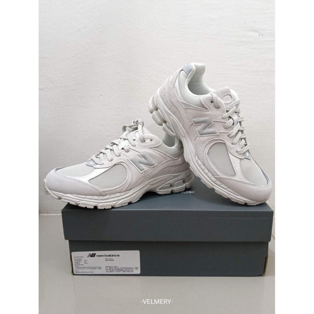 RUNNING SHOES AND SNEAKERS 2002R UNISEX (U2002RGR) / SEPATU LARI DAN SNEAKERS 2002R UNISEX