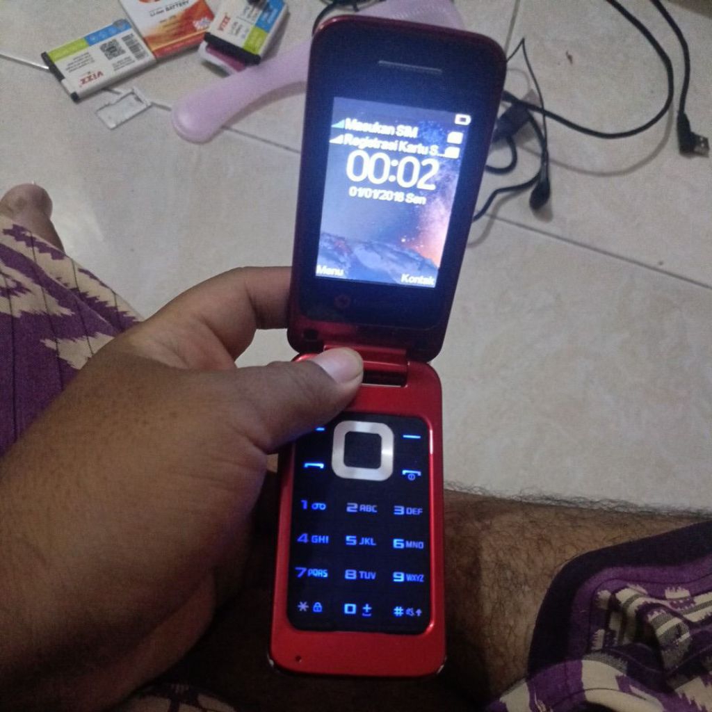 Hp jadul lipet merk strawberry BATANGAN bukan rekon atau refurbish BISA PAKAI SD CARD