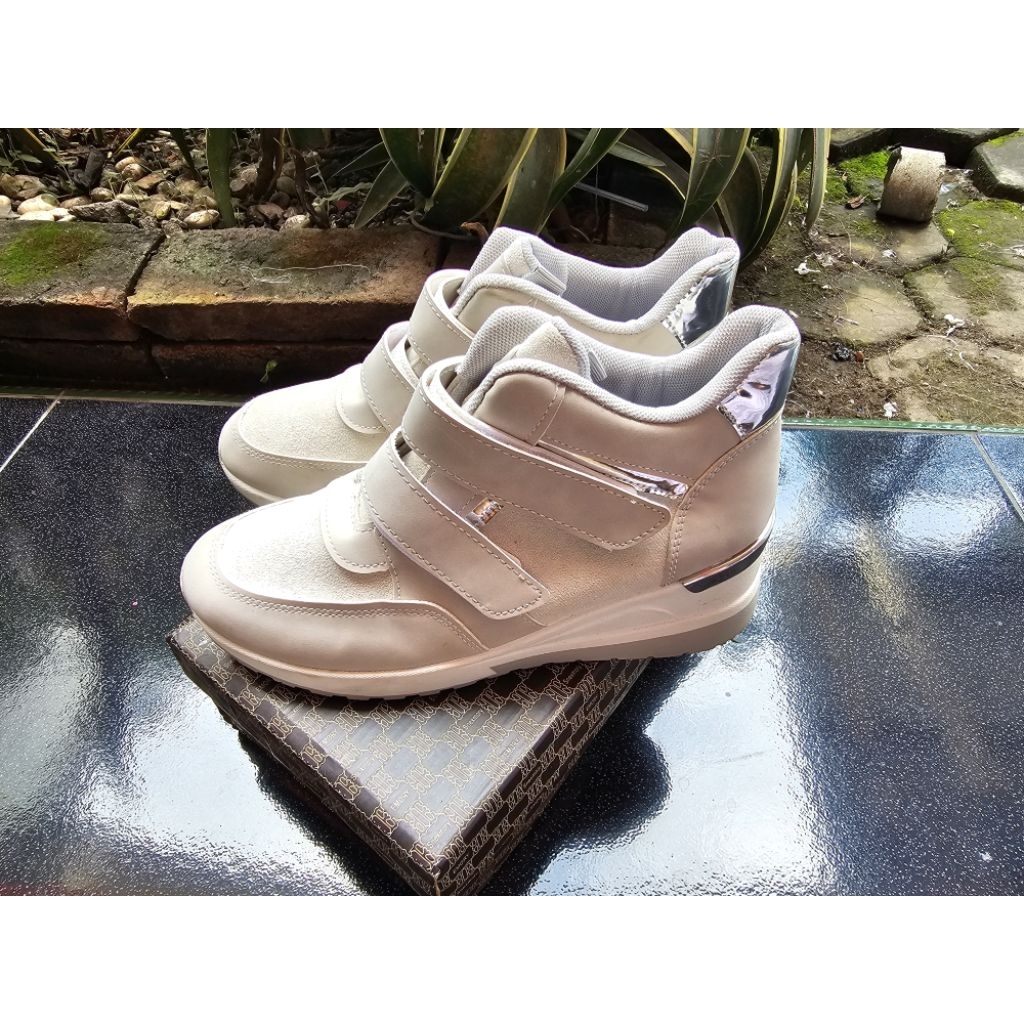 Sepatu Wanita Wedges Boots Emory Style - Grey 39