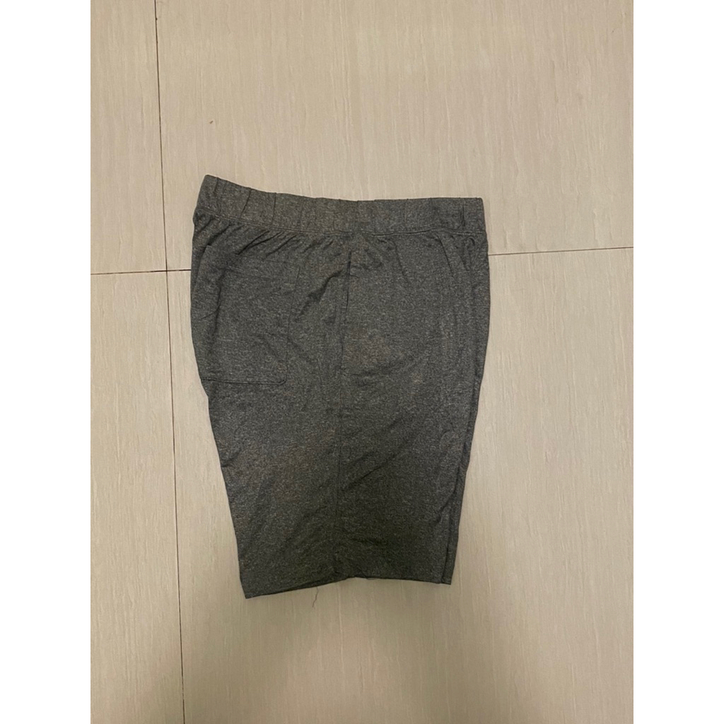 celana kolor uniqlo grey shortpant