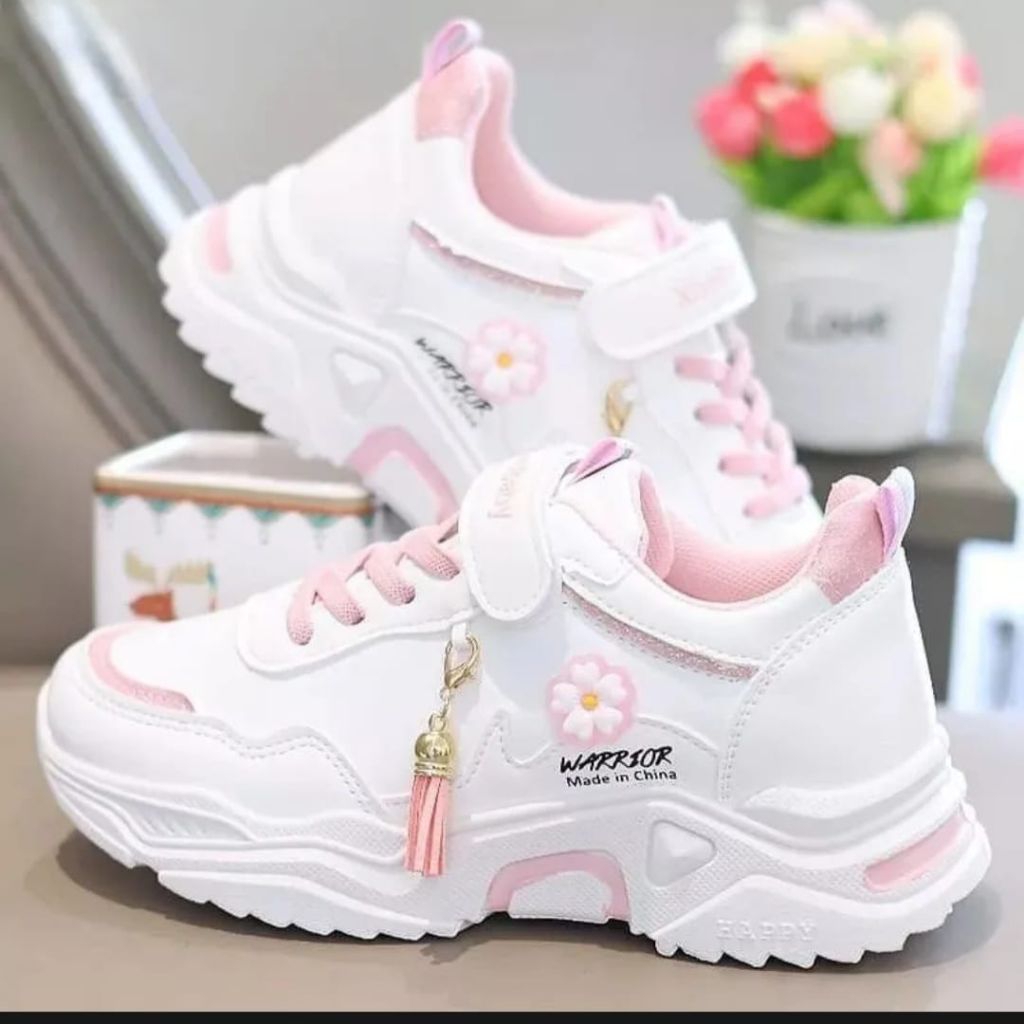 Sepatu Warrior anak perempuam sepatu anak sekolah sepatu jalan jalan fashion