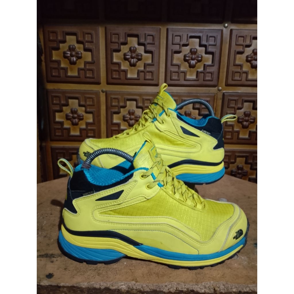 sepatu second TNF goretex size38