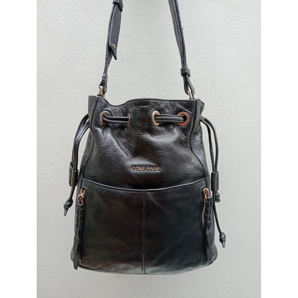 Cole Haan Sling bag serut kulit asli