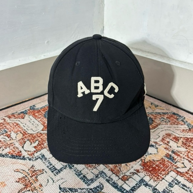 TOPI ESSENTIALS FG HITAM SECOND