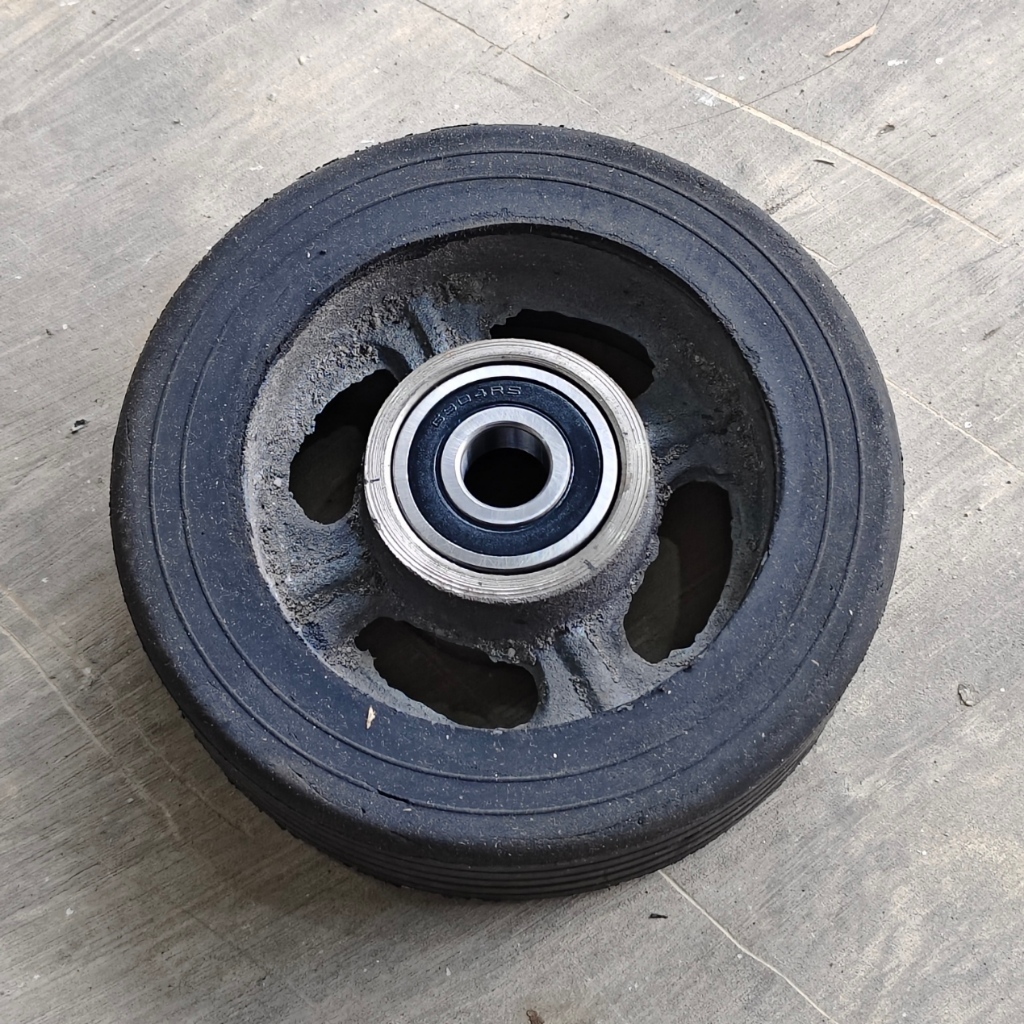 Roda Gledekan Trolley Ban Karet Mati + Bearing 6304 — Kapasitas 150kg / 300kg | Roda Troli Besi Cor 