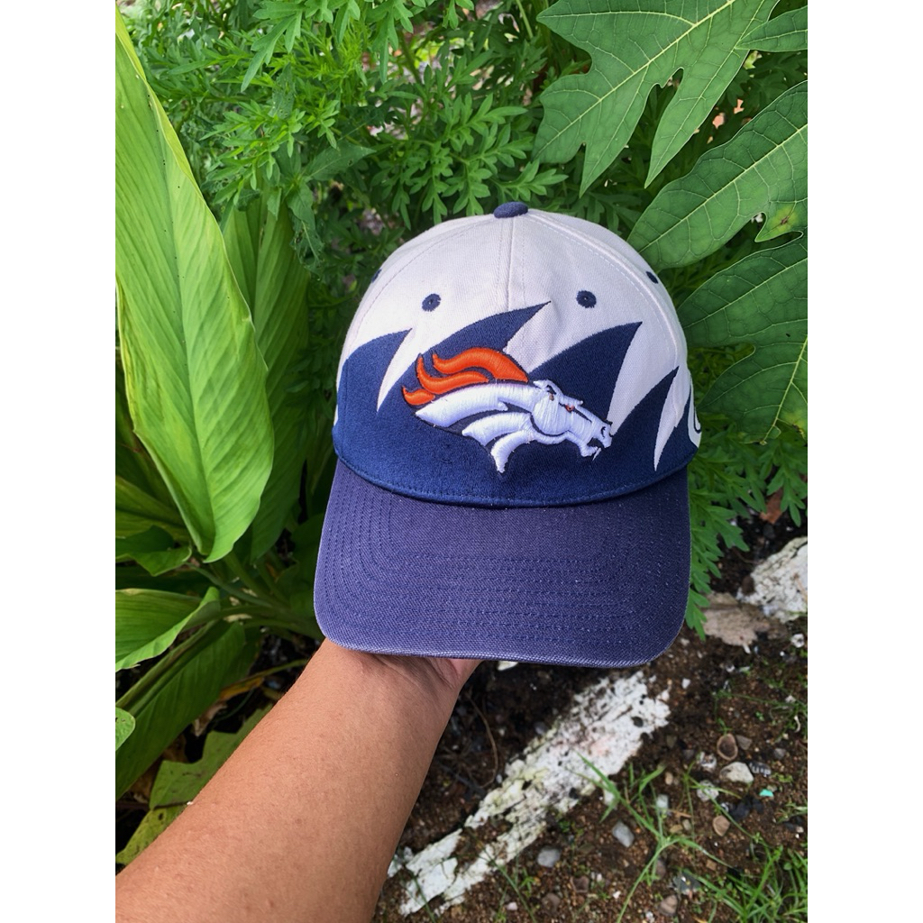 topi  broncos shark