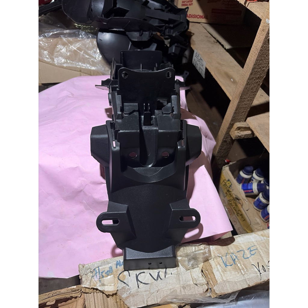 Spakbor belakang motor byson