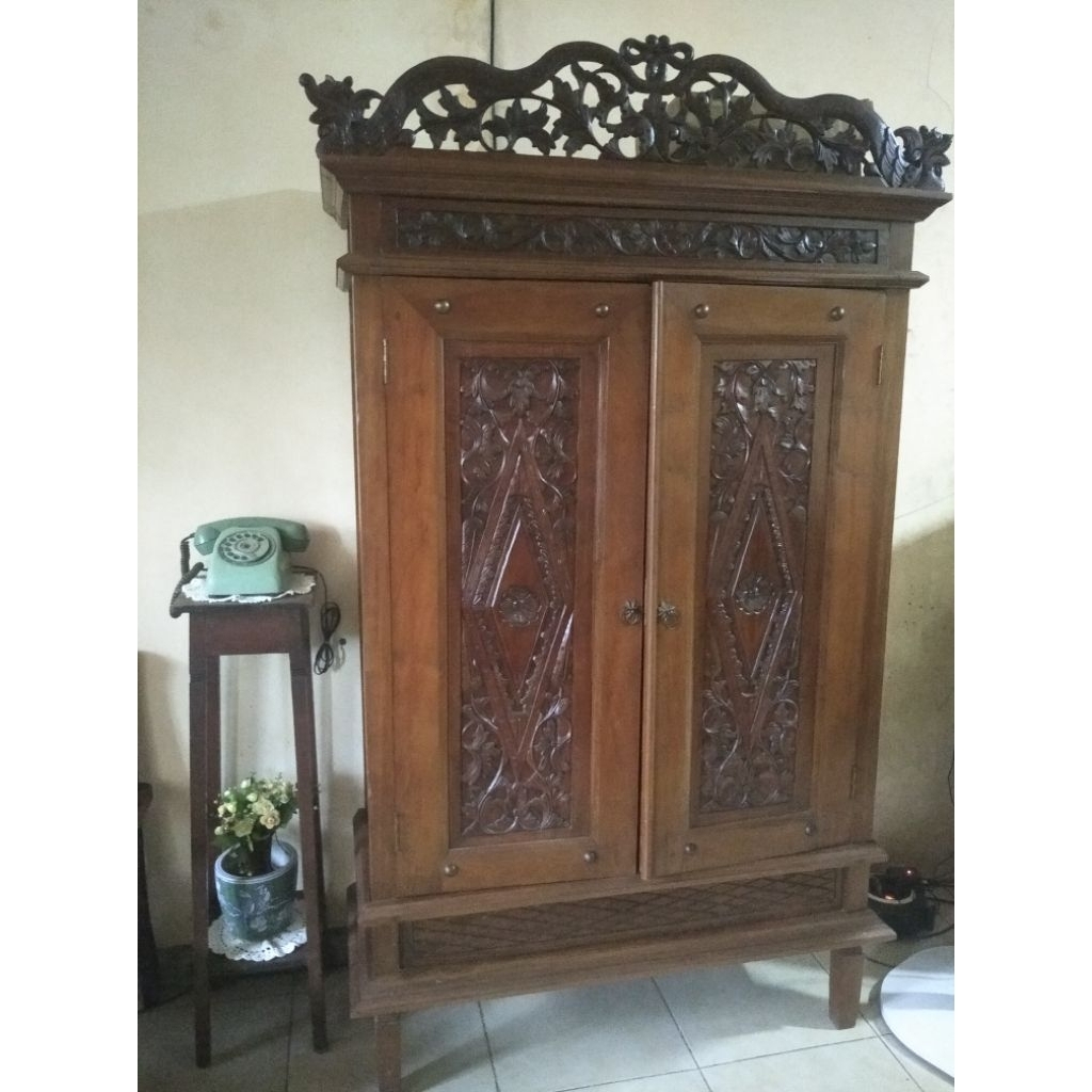 Lemari Serenan Jati Antik Kuno