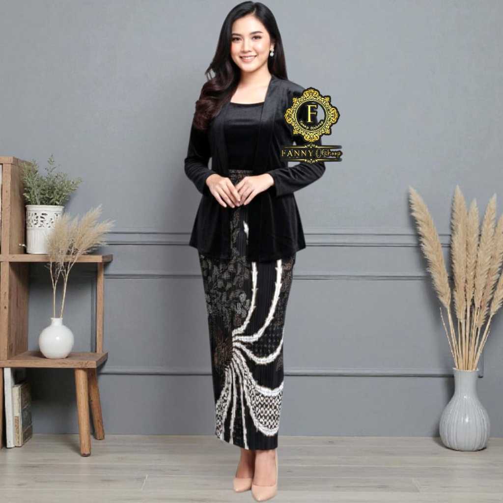 Set kebaya Bludru kutu baru ( rok plisket batik+kebaya) set tradisional Indonesia rok warna polos ga