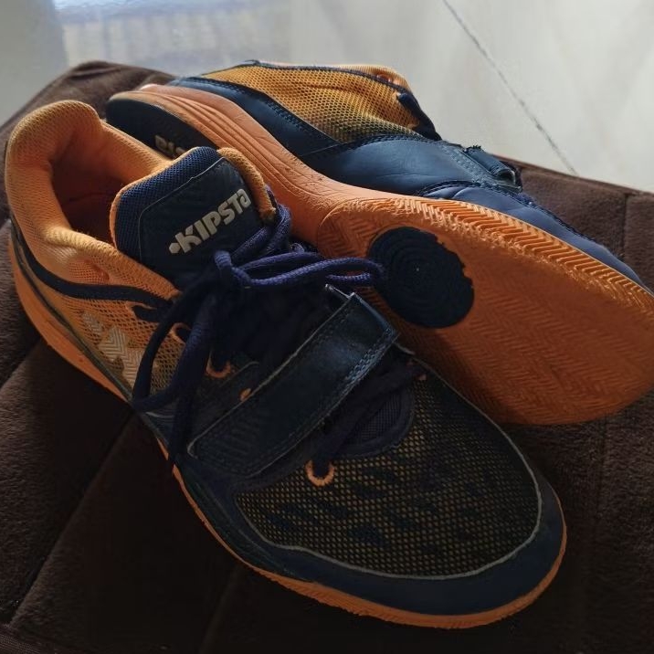 Sepatu Kipsta Voli