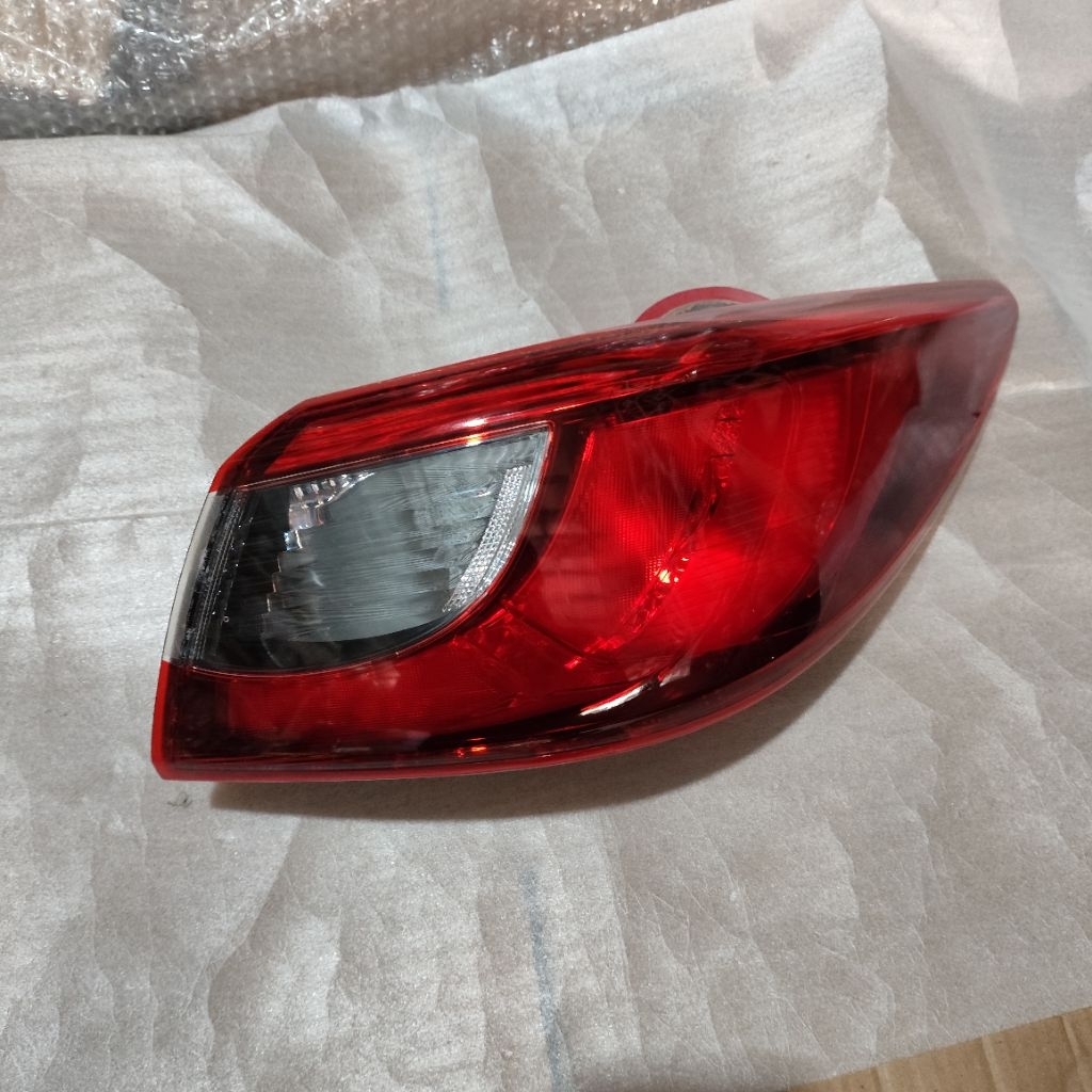 Stoplamp Lampu Belakang Mazda 2 Sedan 2017-2020 RH kanan original