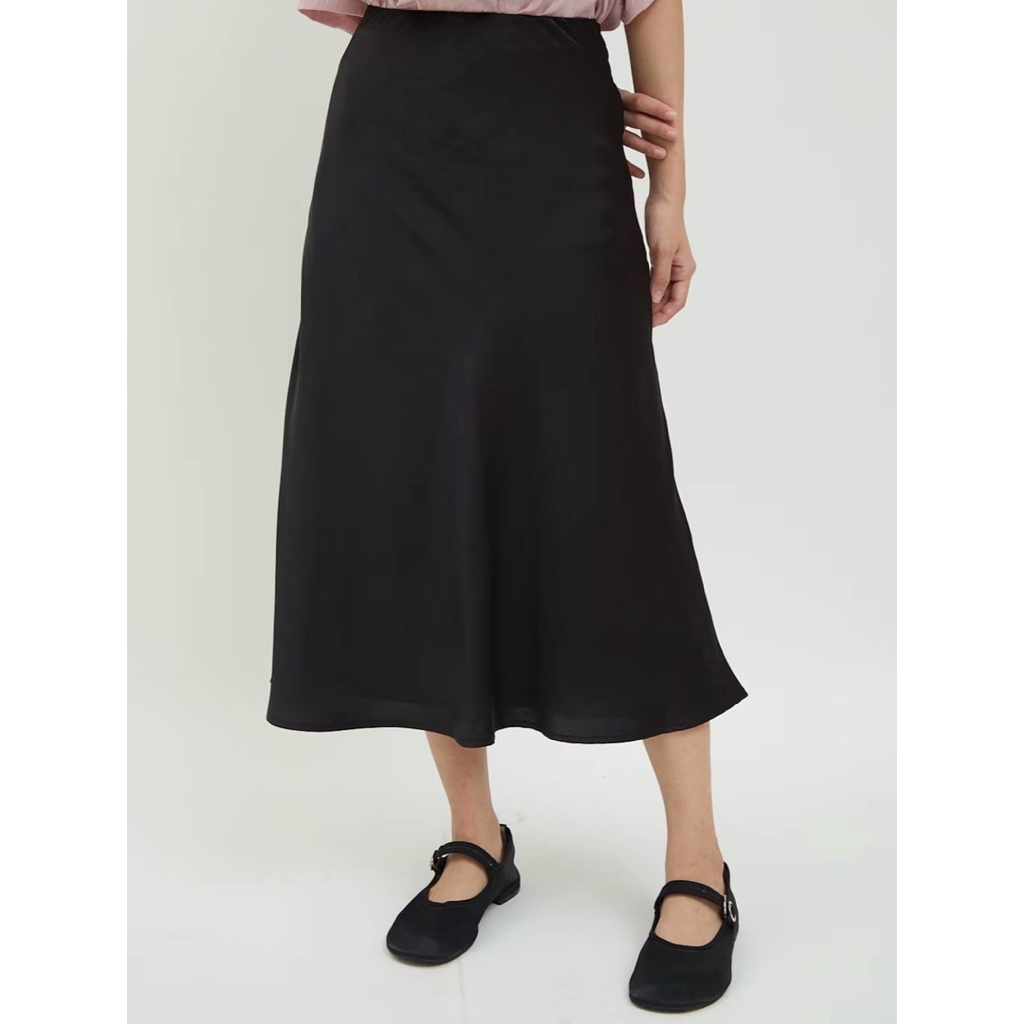 preloved - SHOP AT VELVET - Merge Skirt - Satin Skirt / Rok satin