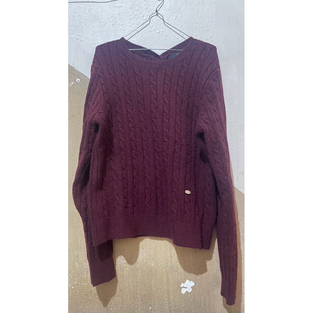 Sweater kepang burgundy