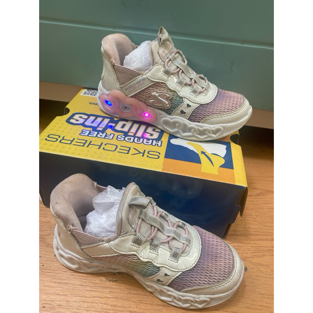 Sepatu Skechers anak perempuan