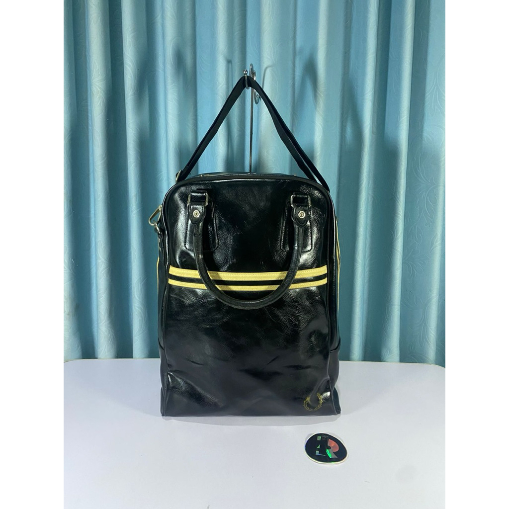 Fred Perry classic black leather extra large shoulder bag