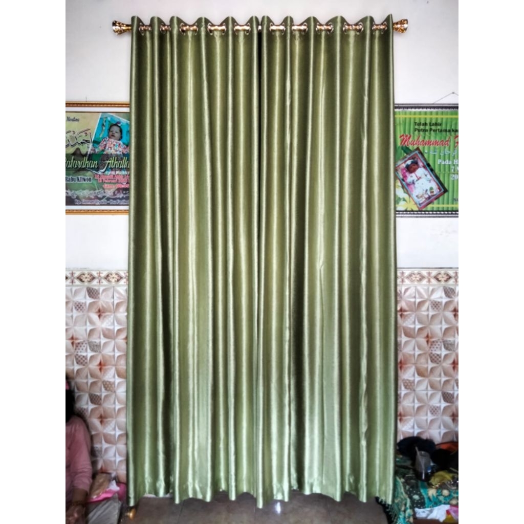 gorden minimalis blackout hijau