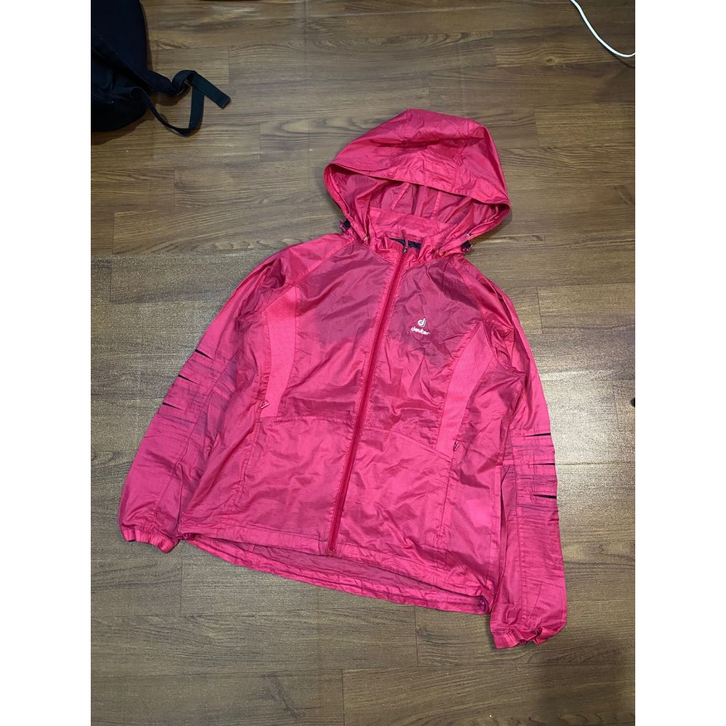 Jaket Running Deuter Parashut mantab