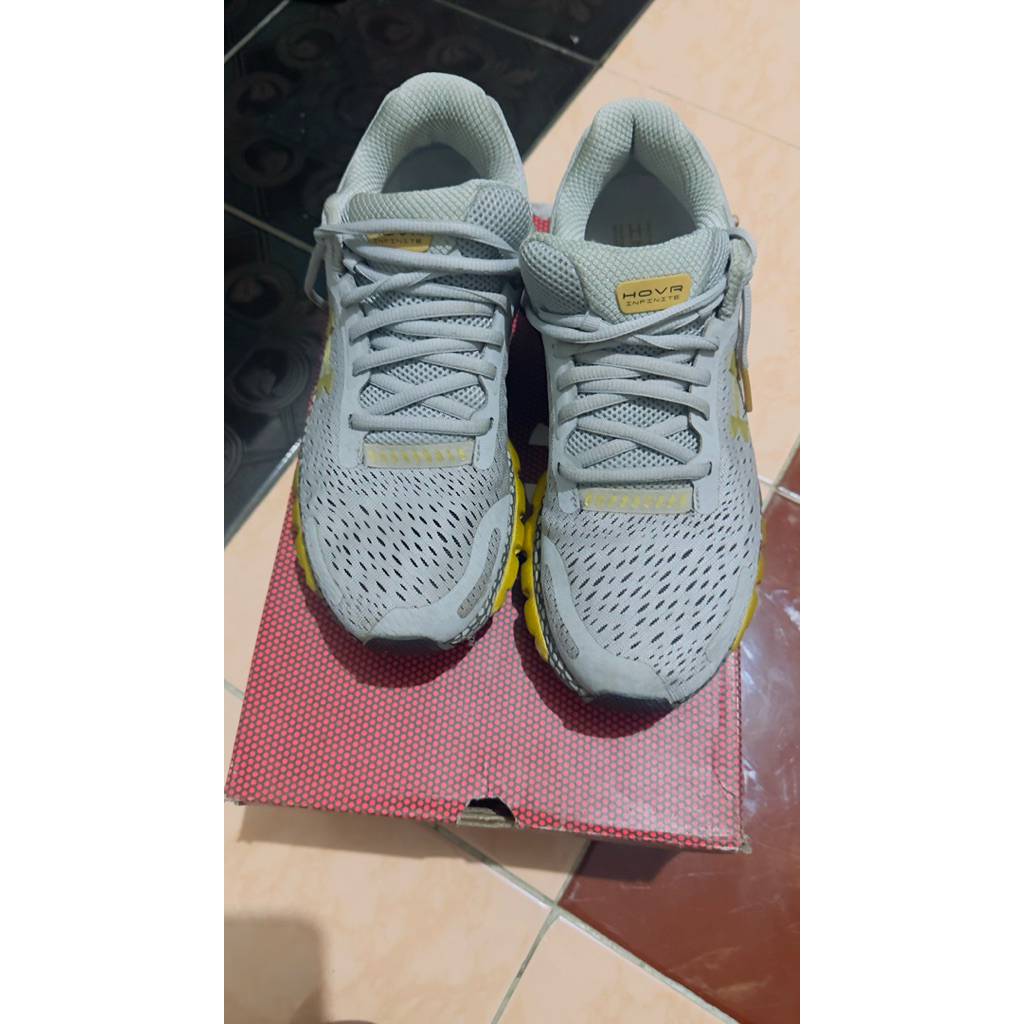 Sepatu Lari / Running Underarmour Hovr infinite 2 Original