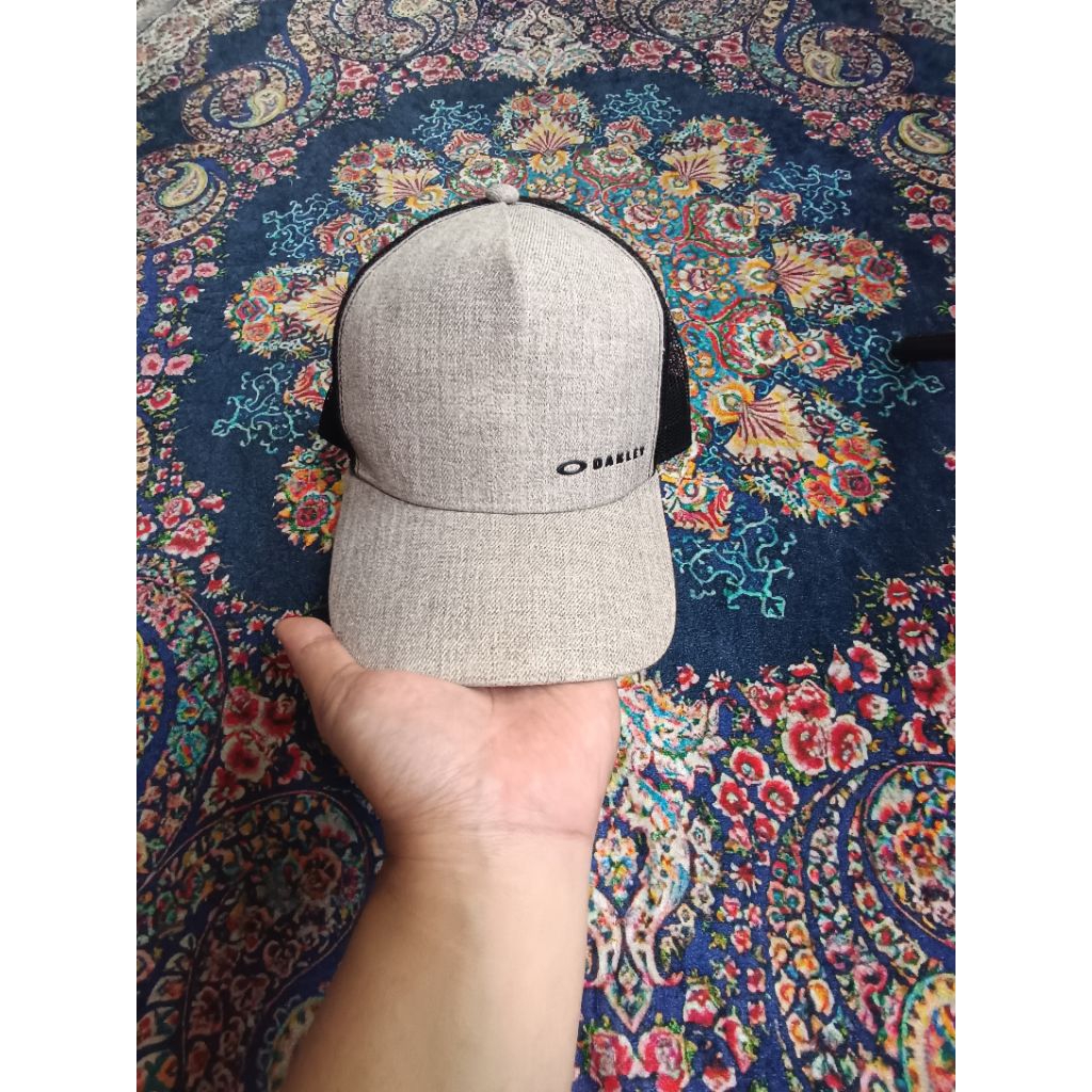 Topi Oakley, Oakley, Oakley Tracker