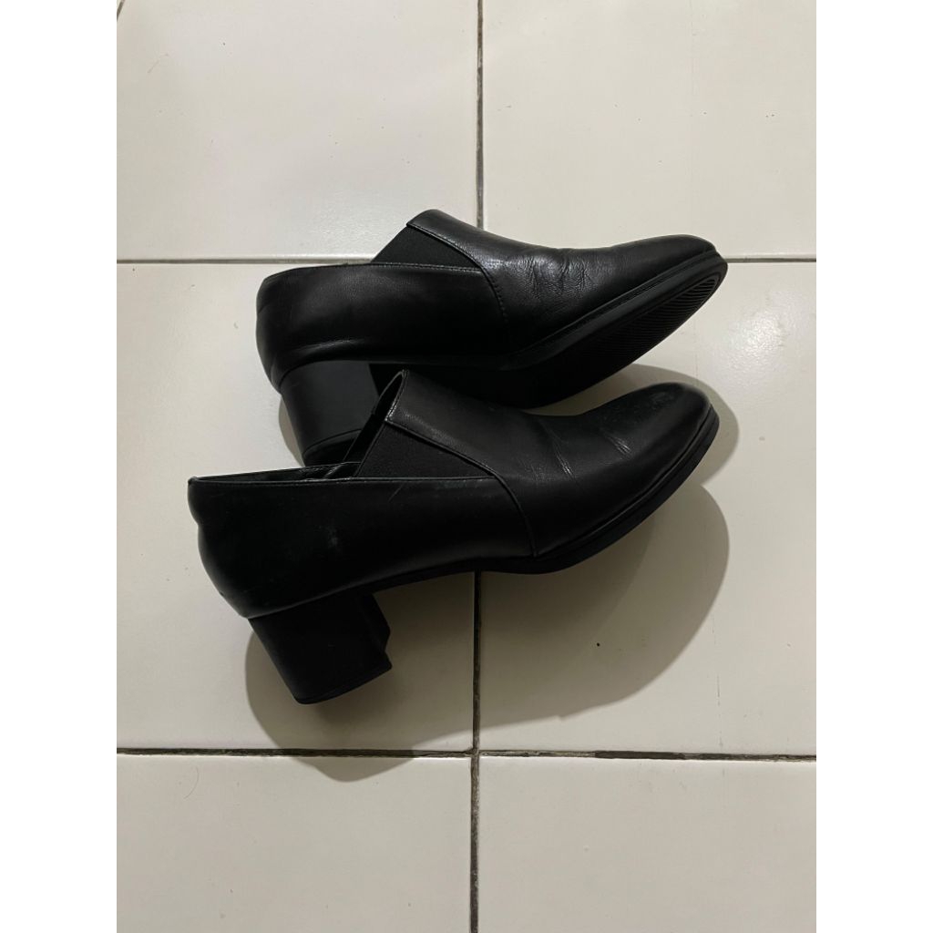 Andrew sepatu heels wanita