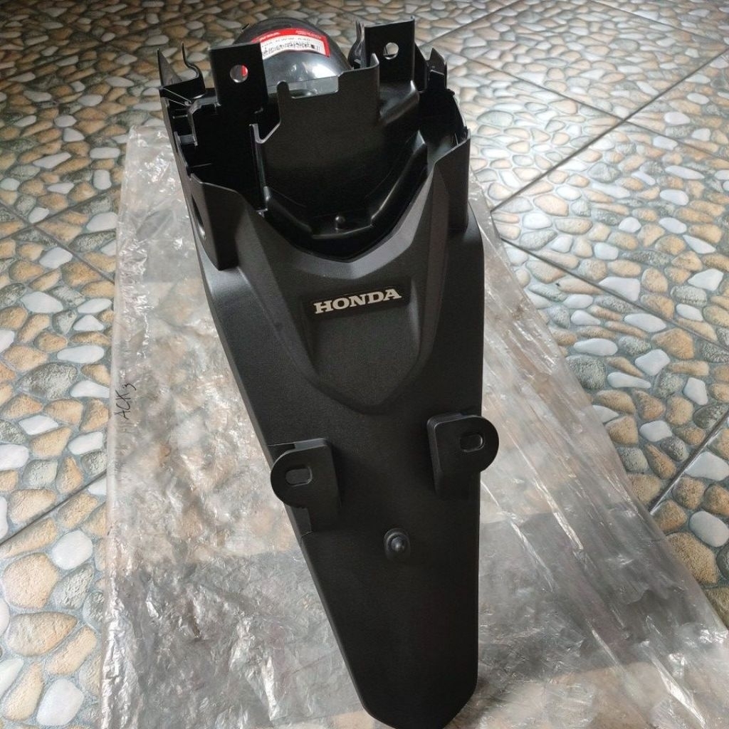 SPAKBOR BELAKANG FENDER RR ASSY REVO DX HONDA REVO ABSOLUTE 8010A-KWW-A80 ORIGINAL AHM