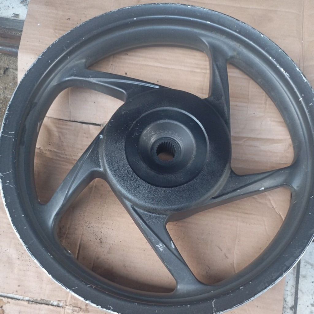 velg belakang Vario 125 old