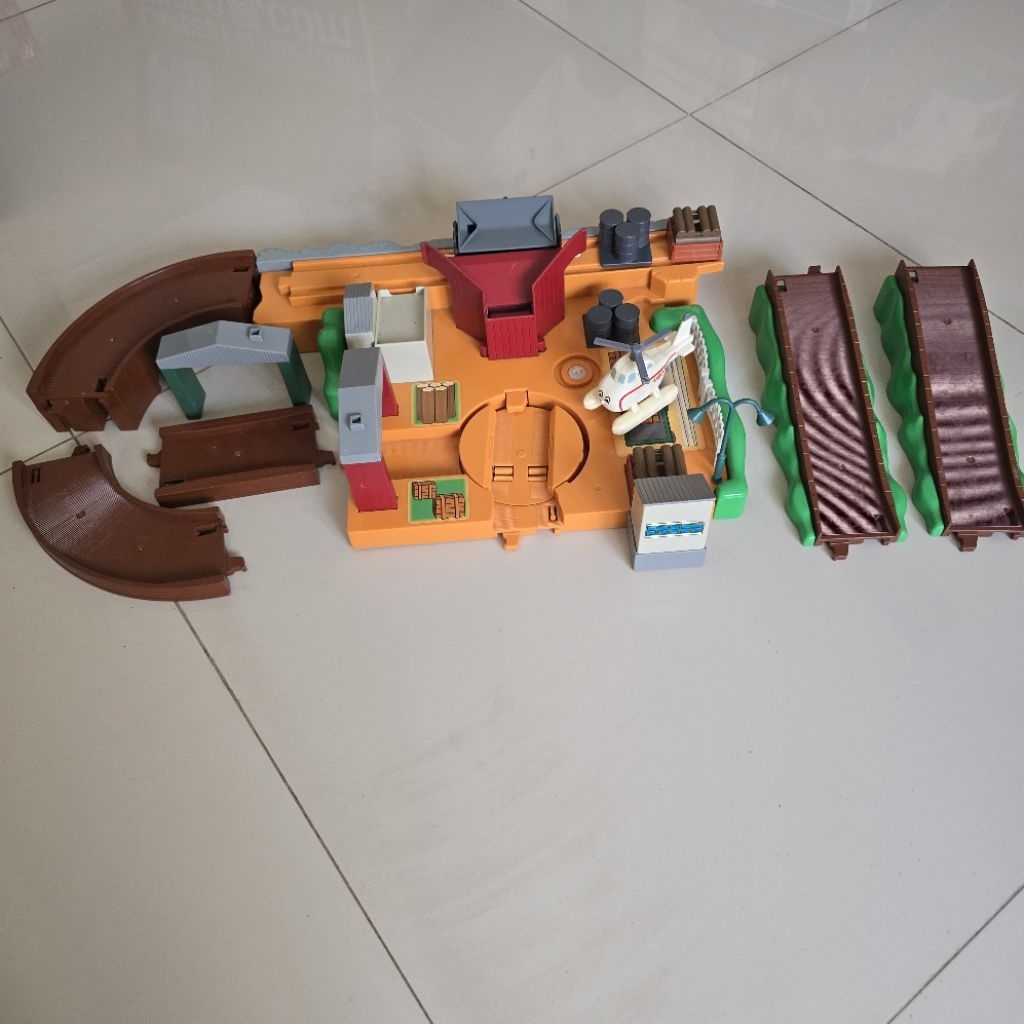 Takara Tomy Plarail Thomas and Terence Deluxe set part