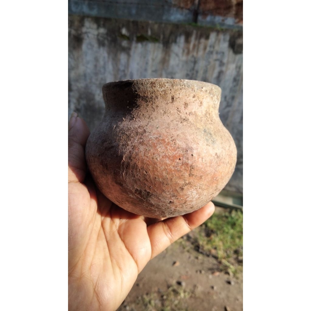 benda kuno antik temuan gerabah kuno